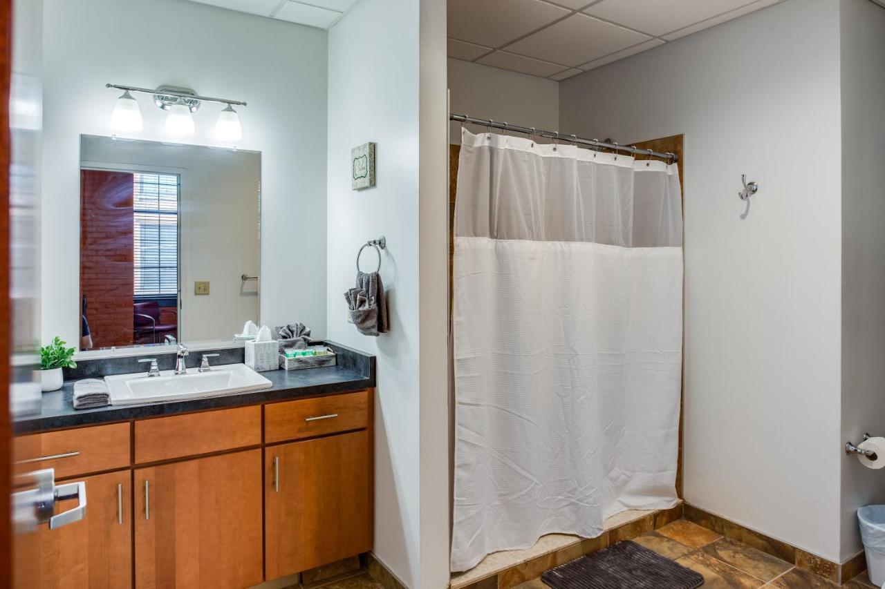 Ny Style Centric Loft With King Bed By Park Ave Apartment Rochester Exterior photo