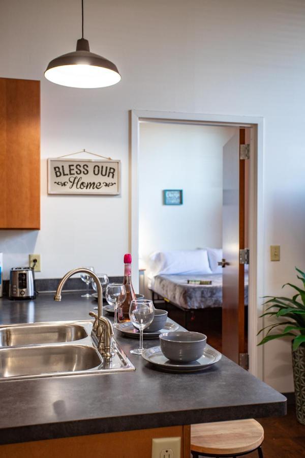 Ny Style Centric Loft With King Bed By Park Ave Apartment Rochester Exterior photo