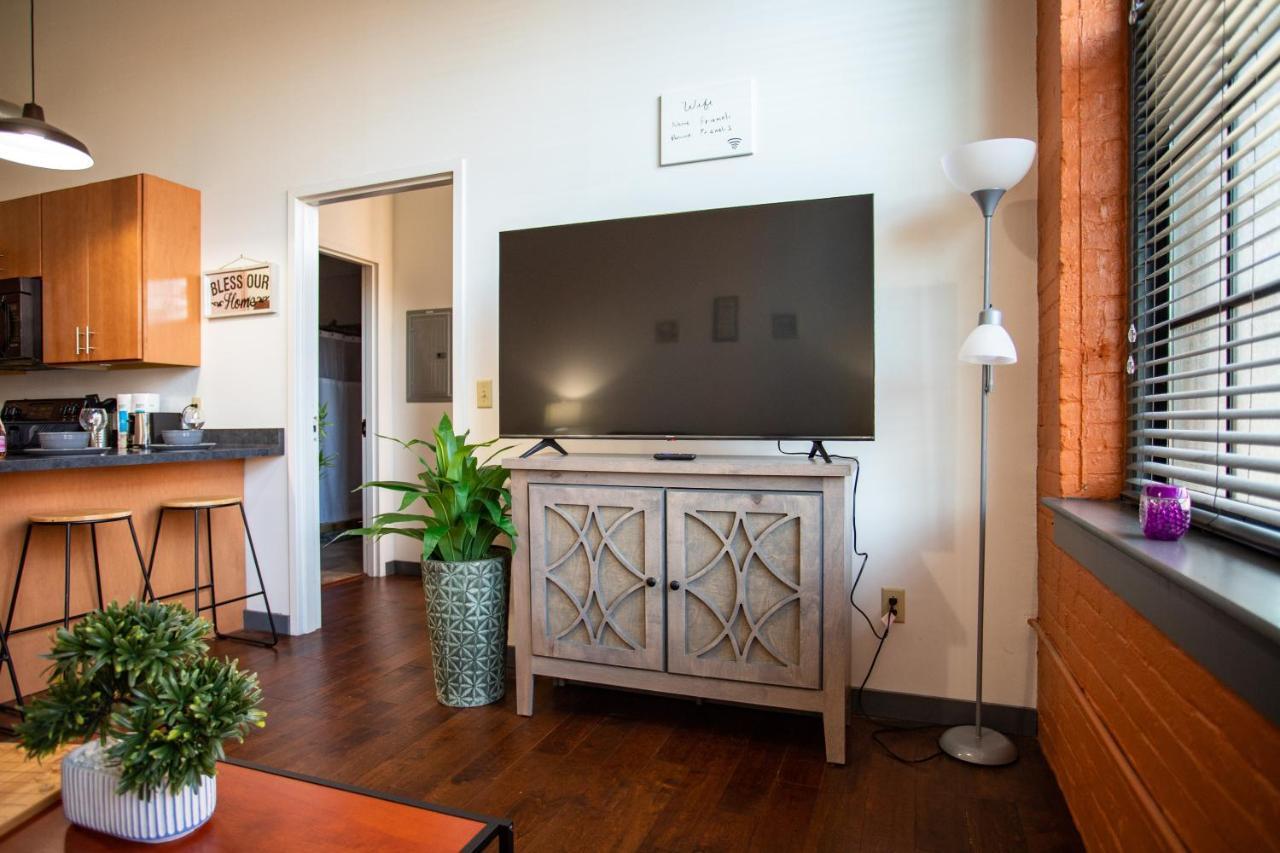 Ny Style Centric Loft With King Bed By Park Ave Apartment Rochester Exterior photo