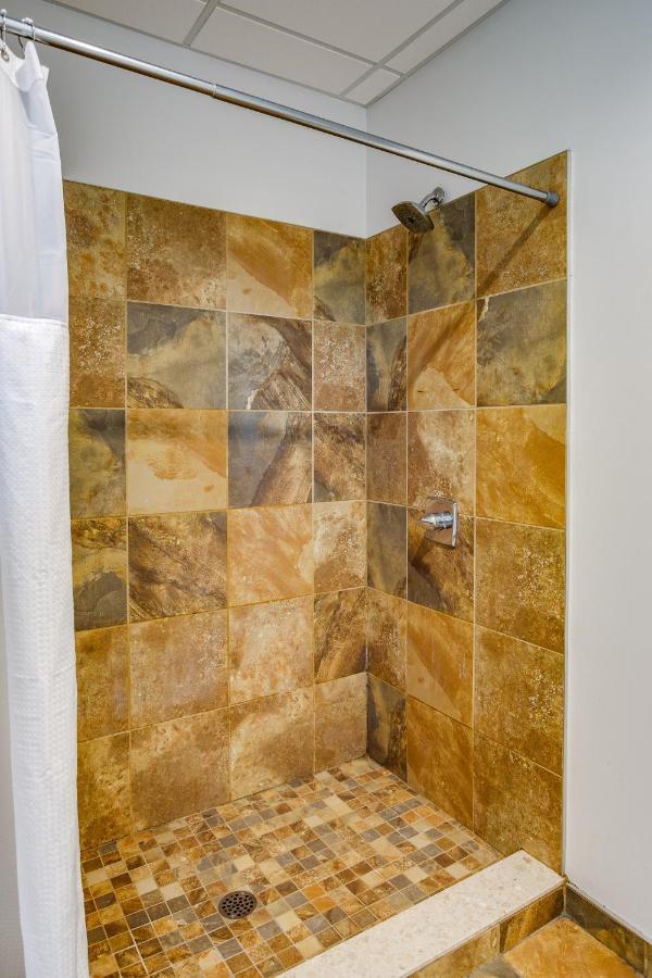 Ny Style Centric Loft With King Bed By Park Ave Apartment Rochester Exterior photo